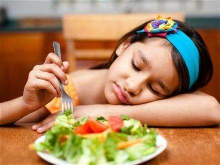 孩子挑食只吃肉不吃菜怎么办,孩子喜欢吃肉不怎么吃青菜