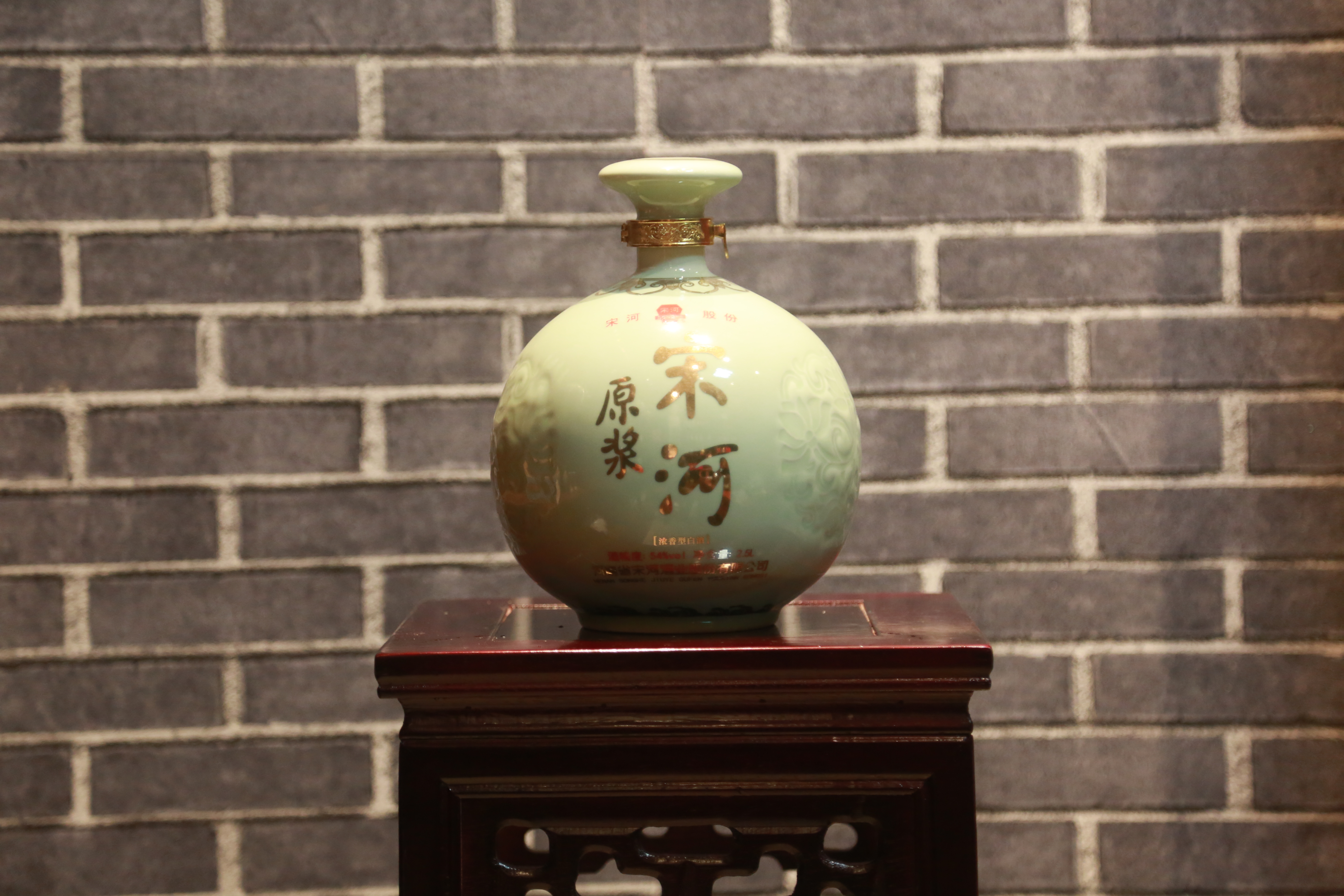 千册案卷诗煮酒，书简笔艳叹城垣——90后和他的佛系酒庄