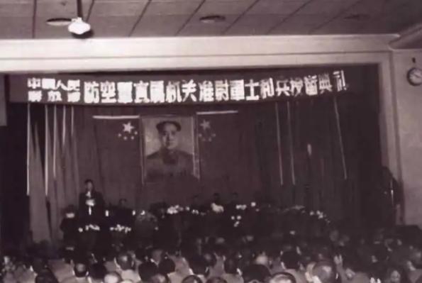 张爱萍大闹美国国务院,回来后写信给邓公,要求辞去国防部长职务