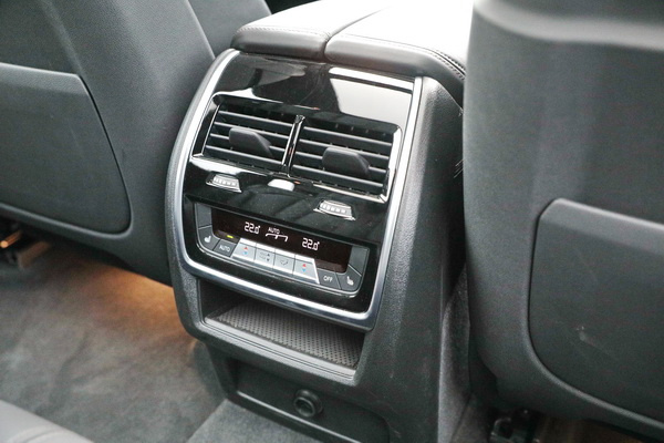 宝马x5深度评测进口f15,宝马x5m黑武士2021款内饰