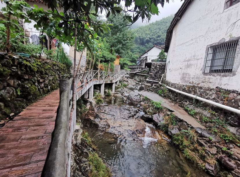 一场烟雨,把人困进仙境!藏在金华南山的这个小村,不求爆红,只求安静邂逅!