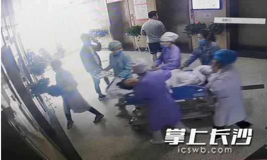 孕妇医生给人做手术突然肚子疼,孕妇突然肚子疼急诊科医生