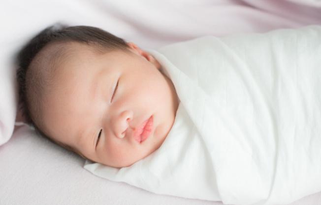 新生儿小觉睡多久,新生儿睡眠时间表大全