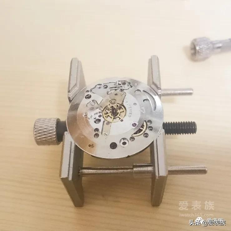 「大保健」男人的机械情怀——保养一支钉摆蓝游丝的手卷梅花