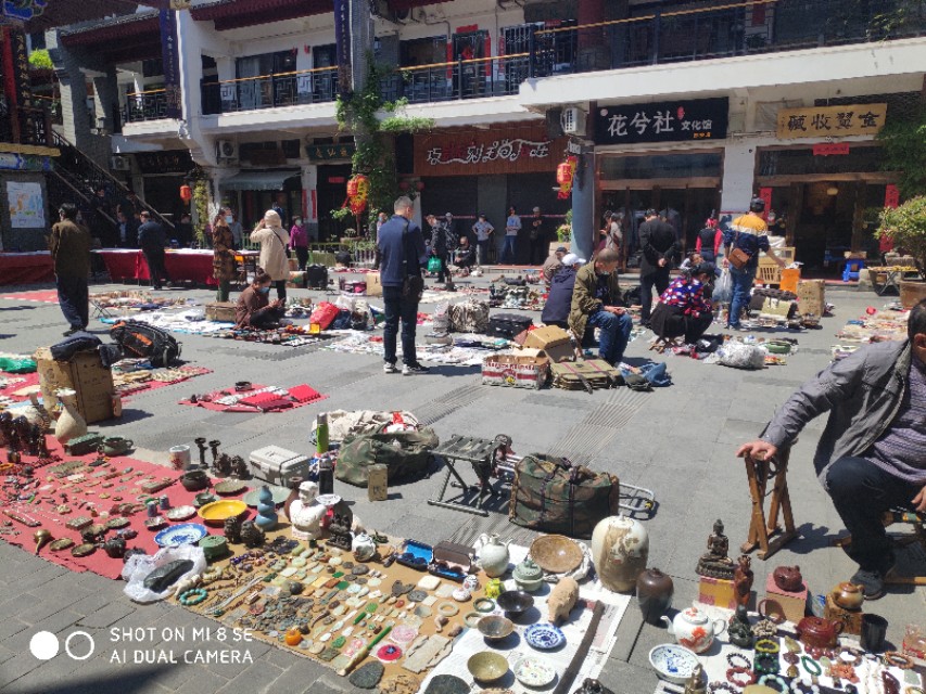 摆地摊的时候要怎么摆好卖,经营地摊三大注意事项