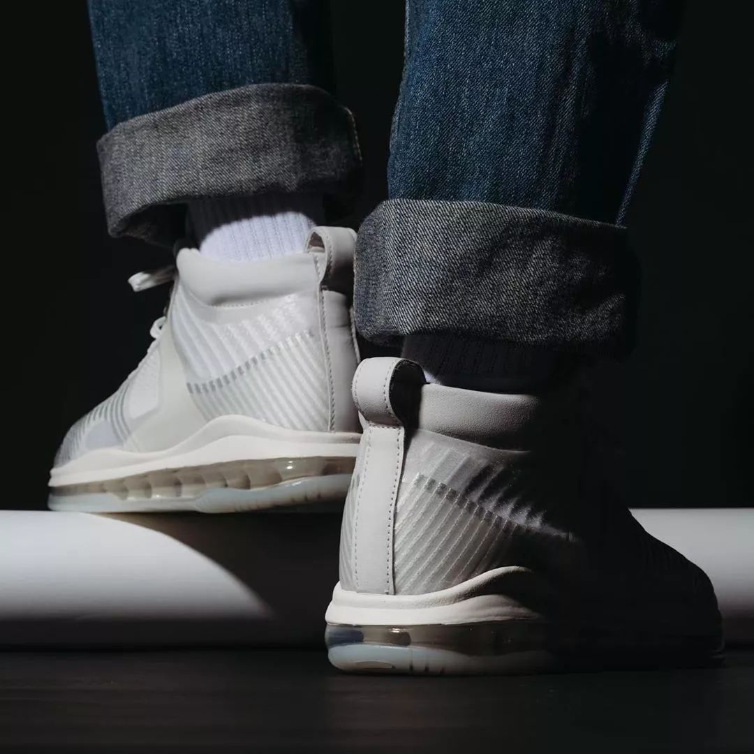 yeezy鞋子买大一点,yeezy最新发布篮球鞋