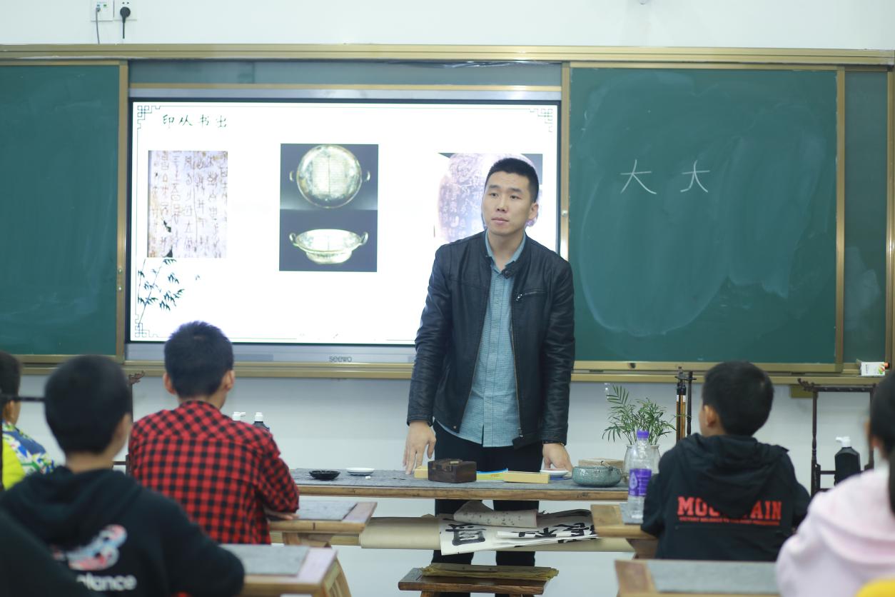 宸村窛鏂伴弗楣忓鏍￠潬璋卞悧,鏂伴弗楣忔暀鑲插反宸濈郴