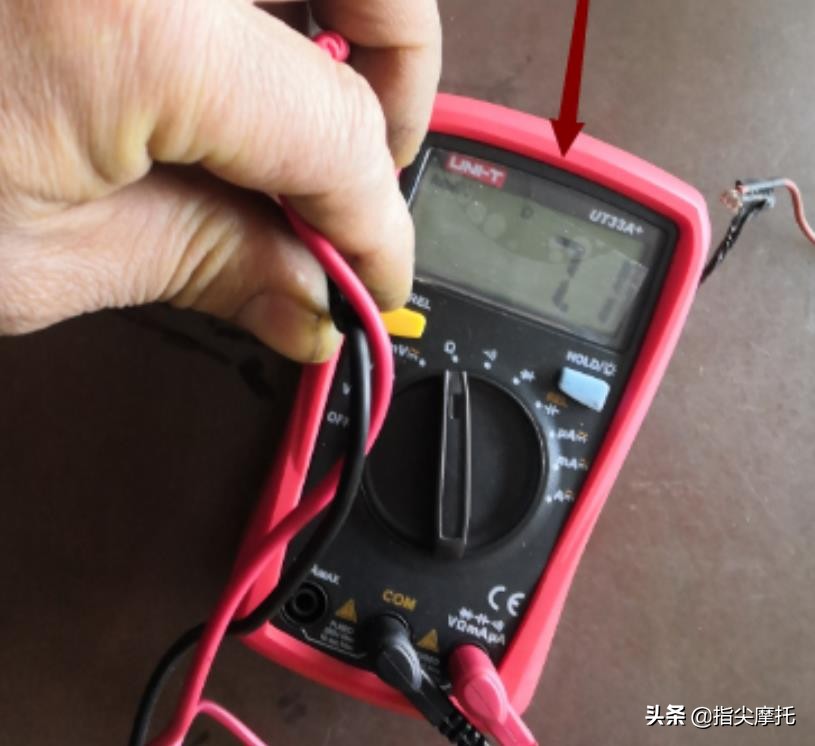 怎么区分摩托车迈速表和油量表,摩托车油量不准怎么调节