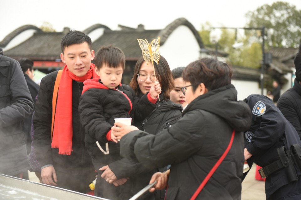 喂你吃颗鱼丸——湘湖冬日里最质朴的感动（尼康28-300）