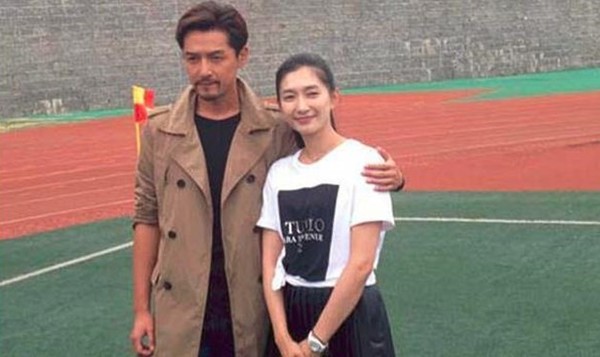 薛佳凝和胡歌分手后还谈过朋友吗,姐弟恋两年被父母拆散