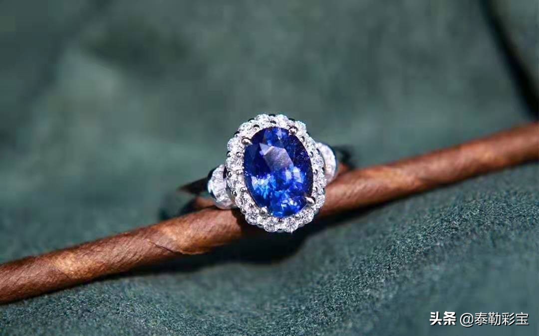 怎样鉴别天然蓝宝石和人造蓝宝石,如何鉴定天然蓝宝石和人造蓝宝石