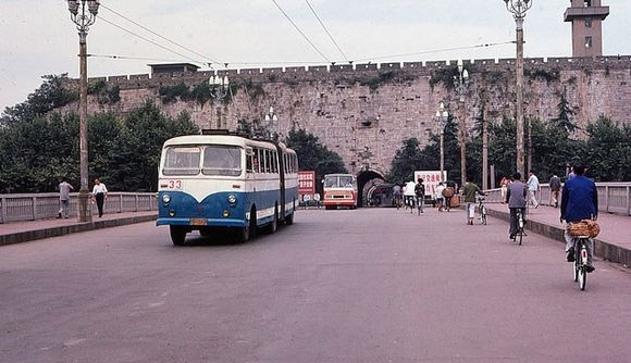 金陵饭店曾经的亚洲第一高楼,80年代南京老照片金陵饭店
