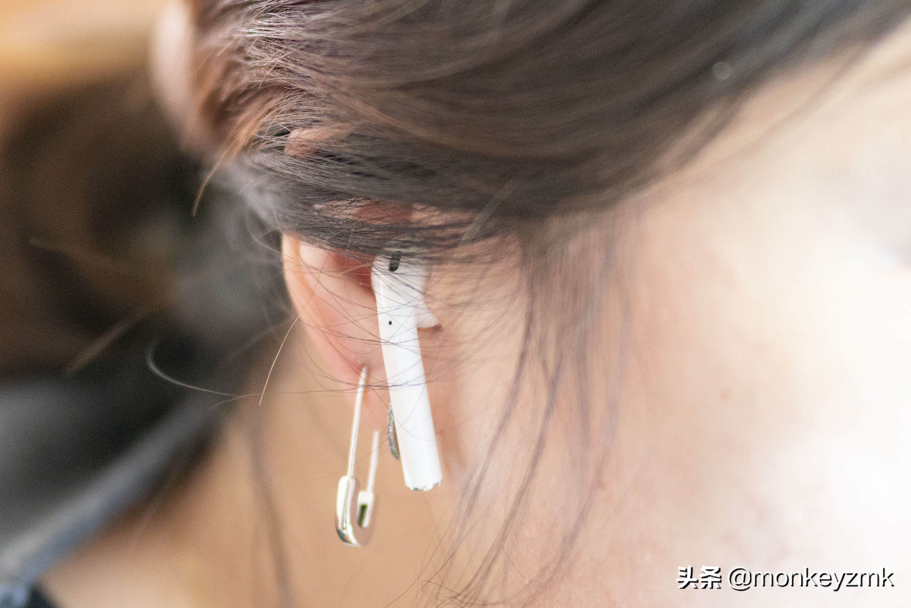 airpods2轻击哪里才是正确的,airpods2体验4个亮点和2个缺点