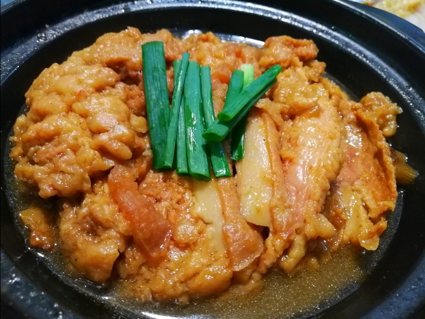 深夜郑州8男2女躲在花园路北环桥头,吃丹江翘嘴鲌,喝方城木瓜酒