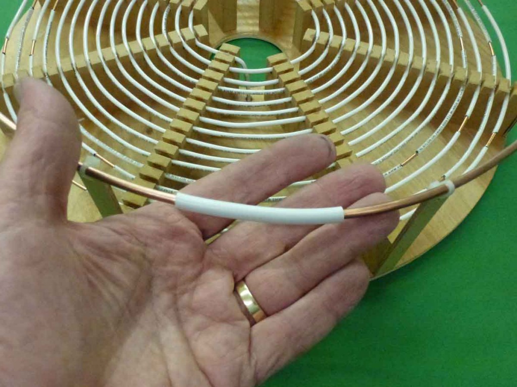 成为雷电法王很简单，用6个啤酒瓶和日常用品，就能做特斯拉线圈