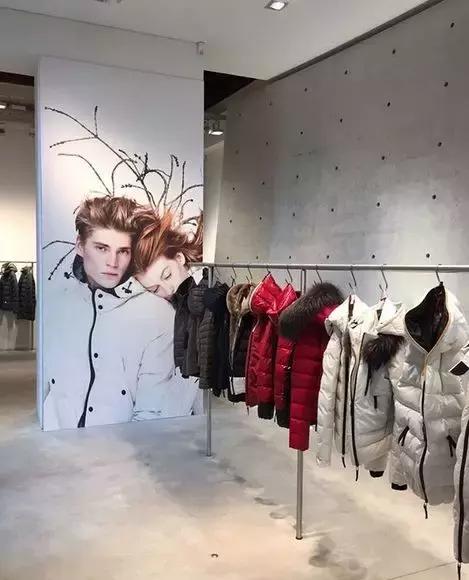 羽绒服怎么穿效果最好 (羽绒服穿着要什么样才叫做刚合适)