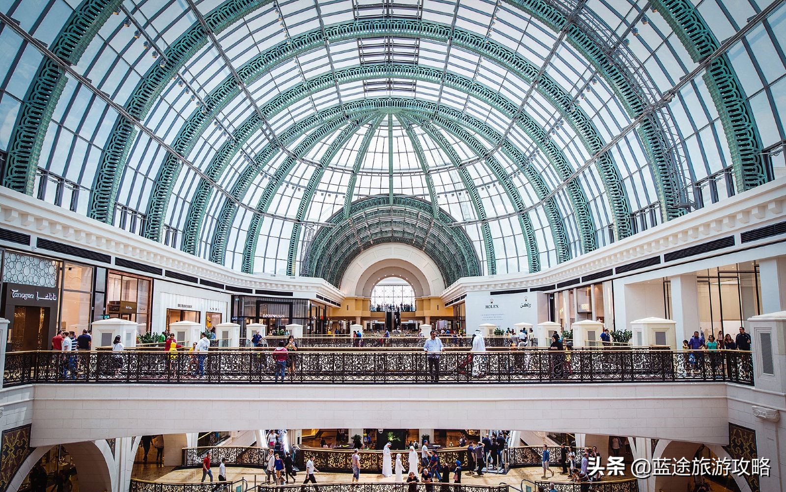 在迪拜奢华的购物中旅游和玩抖音,在迪拜购物是什么体验