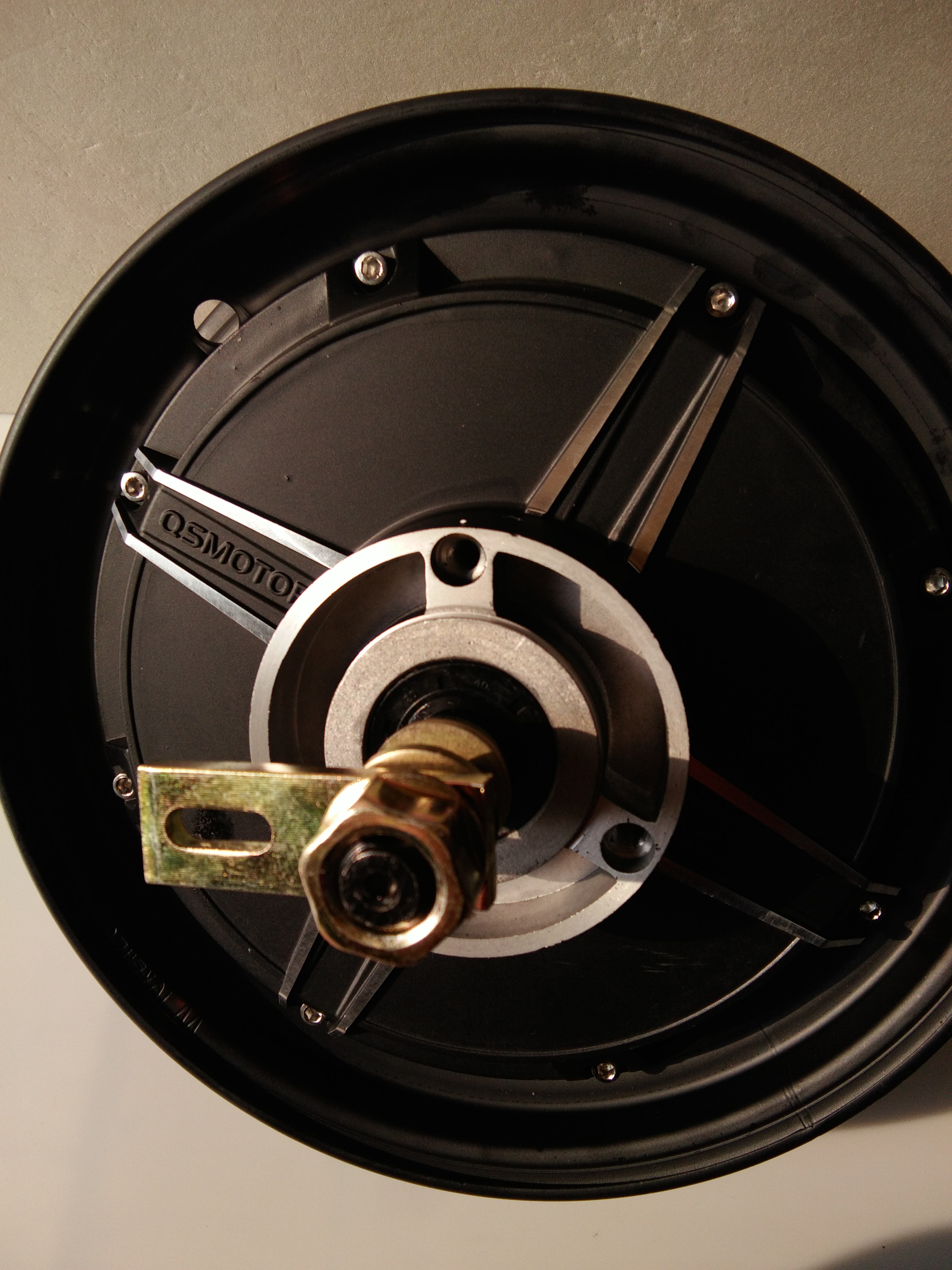 电摩有电但是拧不动了,电摩不走咯噔咯噔的