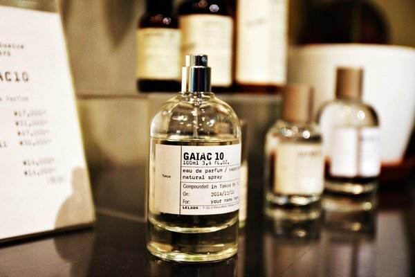 分享大牌香水的文案,各大品牌的香水文案