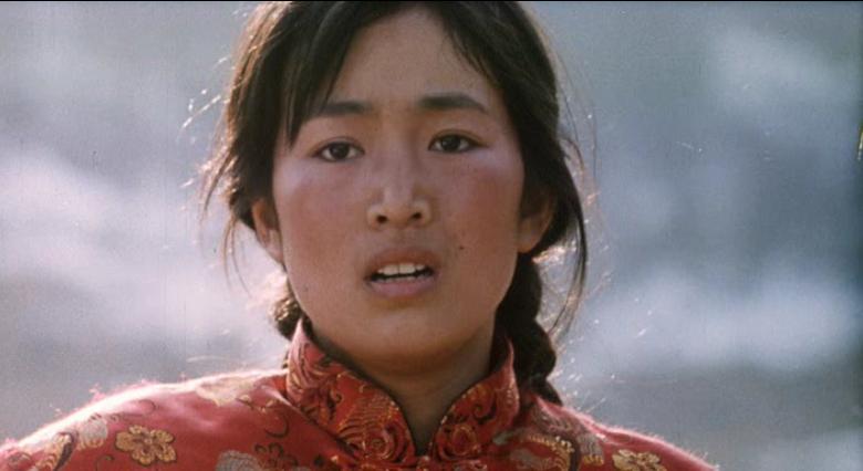 自毁形象,拿洗衣粉洗头,这样的巩俐,才能将村姑演的土得掉渣