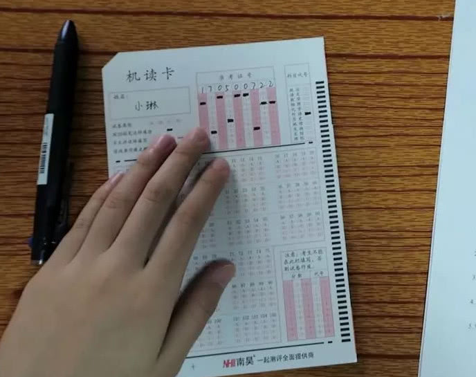 《天才枪手》看“作弊”万能公式,好成绩到底是拿什么换来的?