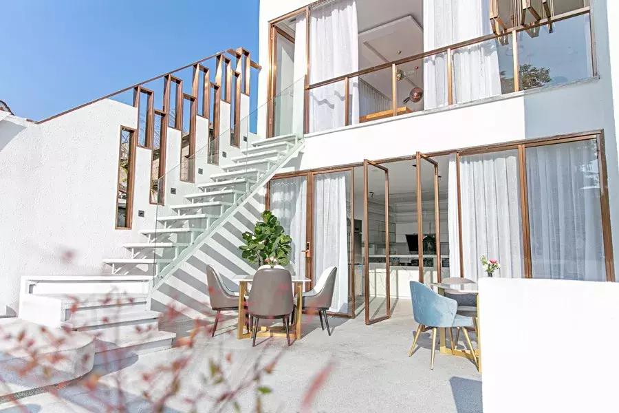 源和1916里的这家网红店，是花店也是甜点店还是图书馆