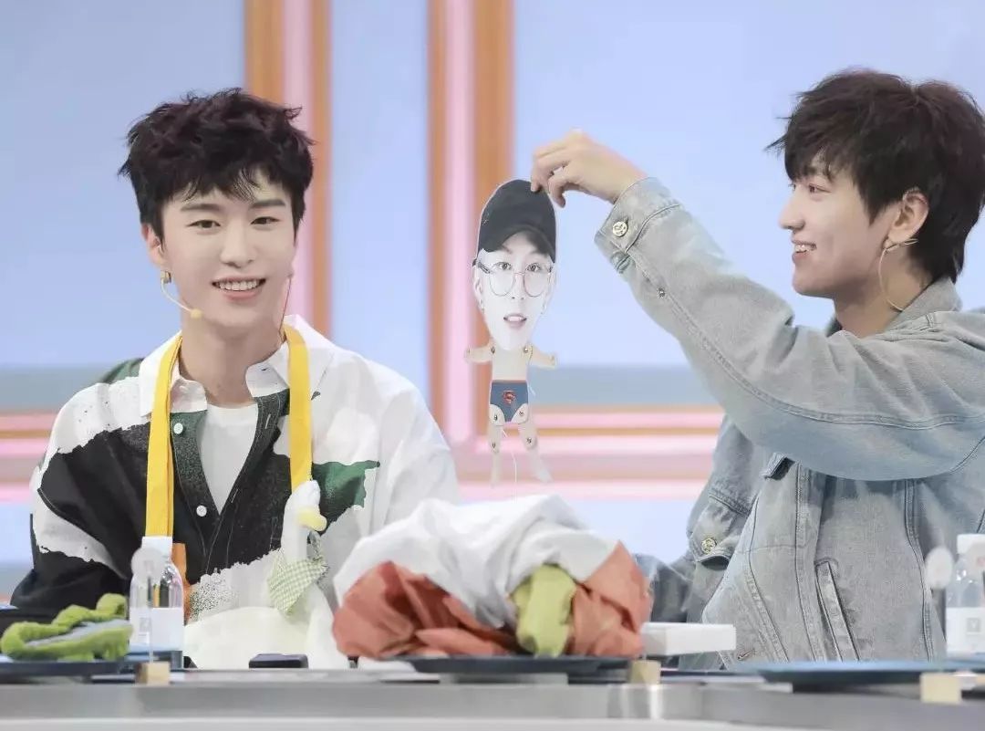 杨颖跟范丞丞同框的照片,杨颖和范丞丞摆pose