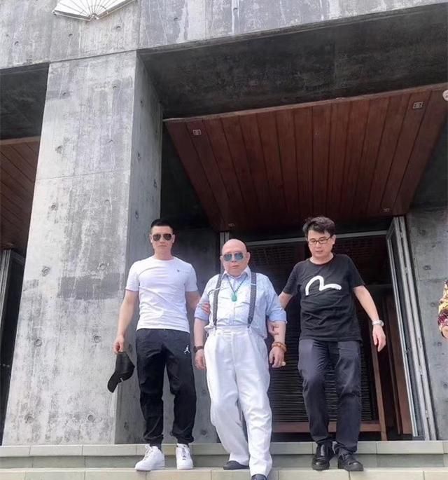 演员黄一飞罕见露面,黄一飞金像奖现场