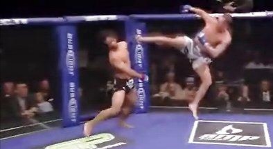 与李小龙齐名的拳霸竟被一腿丧命,能和李小龙一拳打得一样重的人