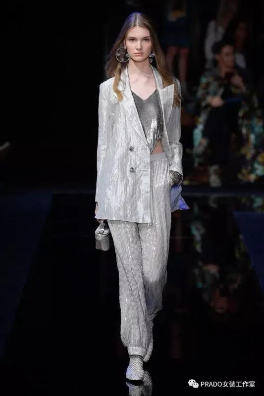 2021乔治阿玛尼春夏时装秀 (安普里奥·阿玛尼ar2500报价)