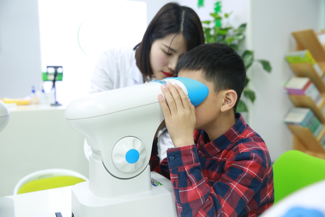 大眼睛视力提升中心,重庆宝瞳青少年视力提升中心