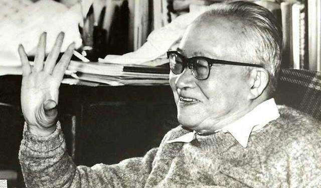 沈从文的后半生:经历过自杀、绝望、被下放,最后写出了*物文**巨著