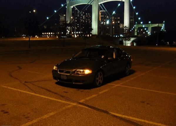 停车熄火后车里灯不亮了怎么回事,为什么熄火停车灯还在亮着