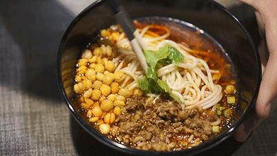 来重庆一定要吃正宗的重庆小面,为什么重庆人天天吃面还不胖