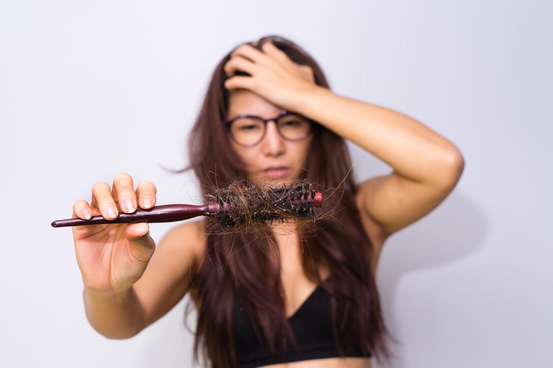 脱发掉发严重一个方法解决烦恼,迅速脱发一般是什么类型的脱发