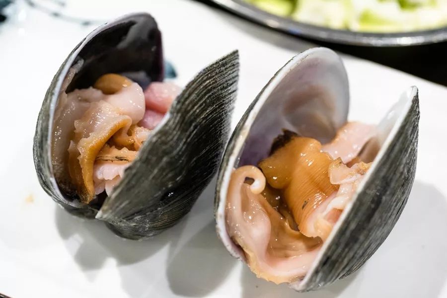 这家噗噗噗的粥底火锅店，稳就一个字