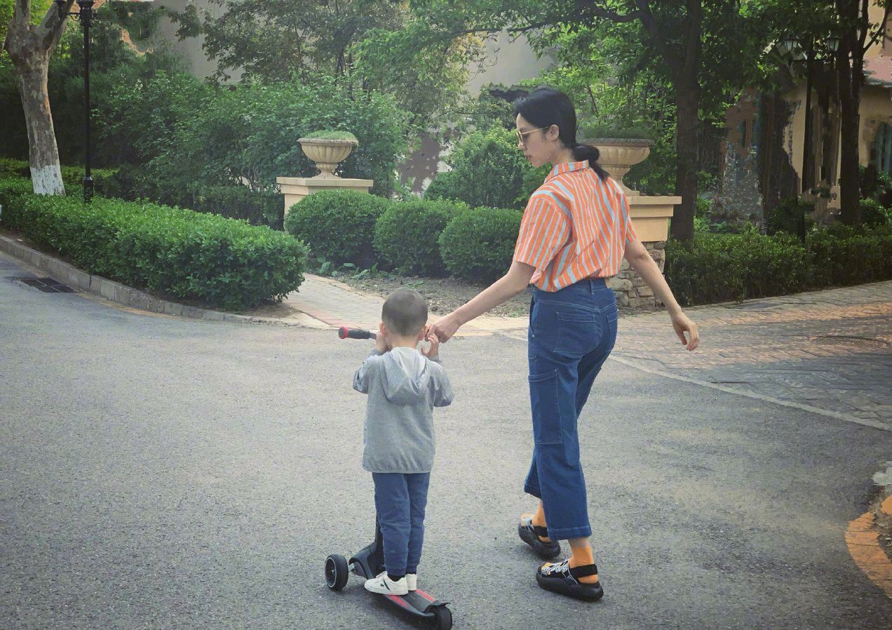 多多妈孙莉跳舞,孙莉晒多多日常