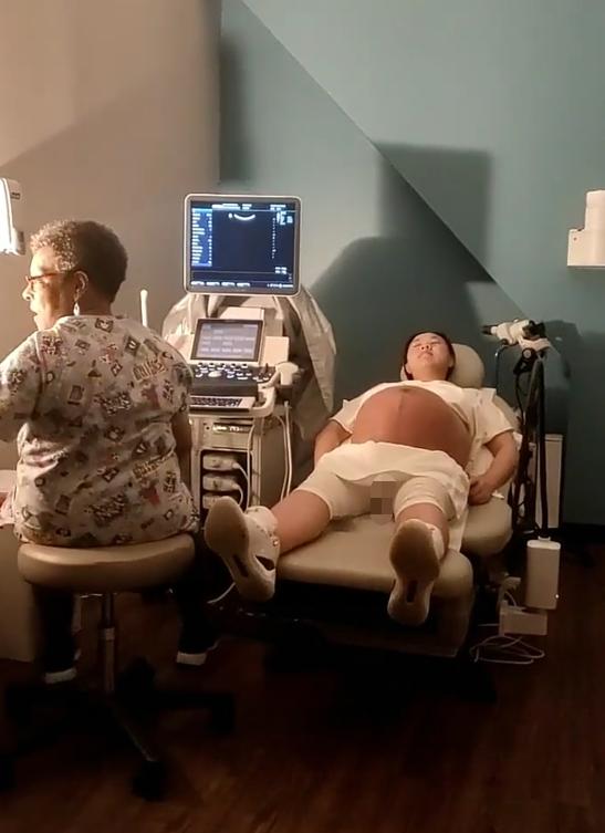 B超检查是男宝，宝爸盼女儿希望翻盘，为啥医生说有点困难？懂了