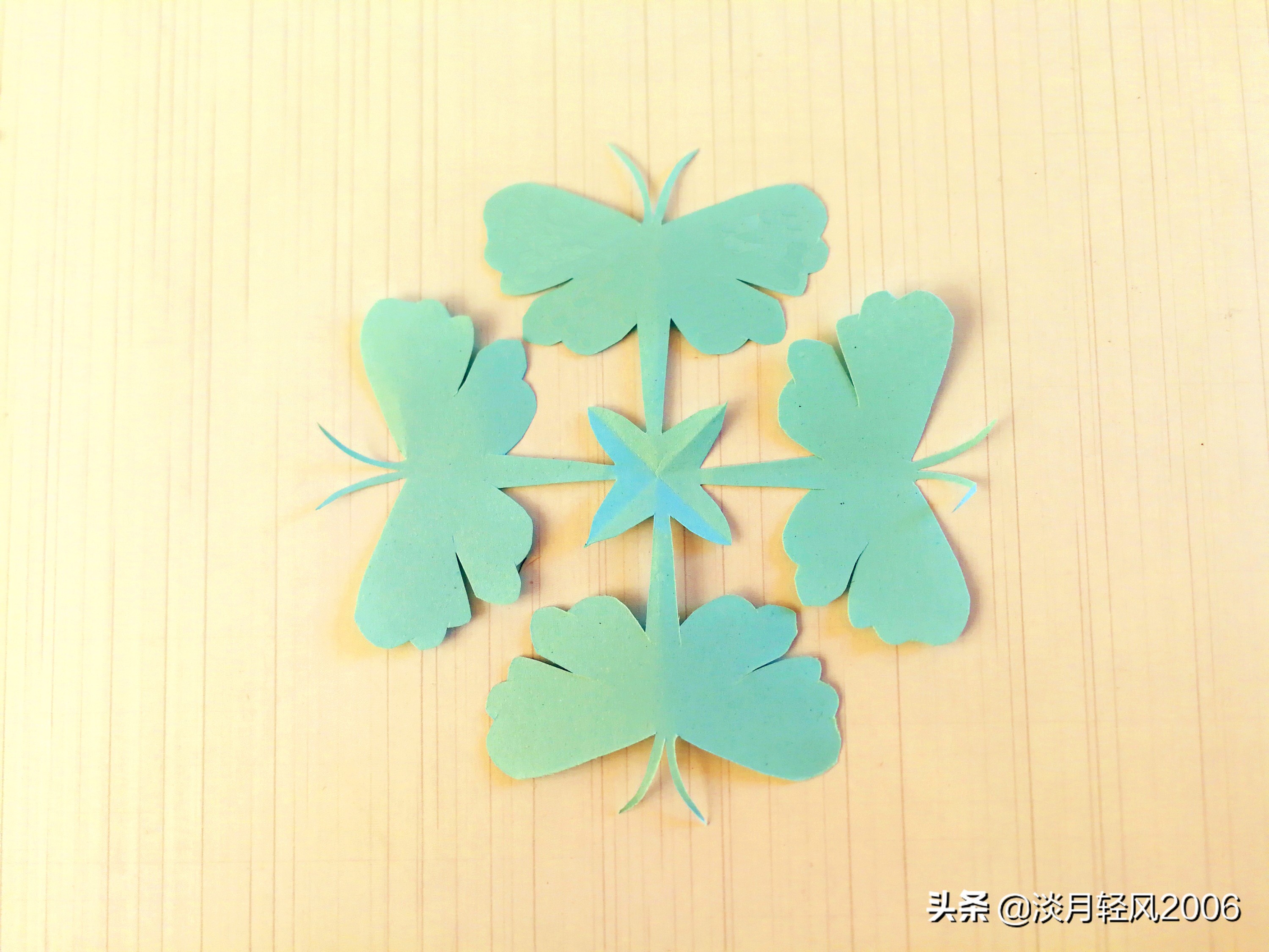 用正方形彩纸折一个蝴蝶会动的,怎样用正方形的卡纸折一个蝴蝶