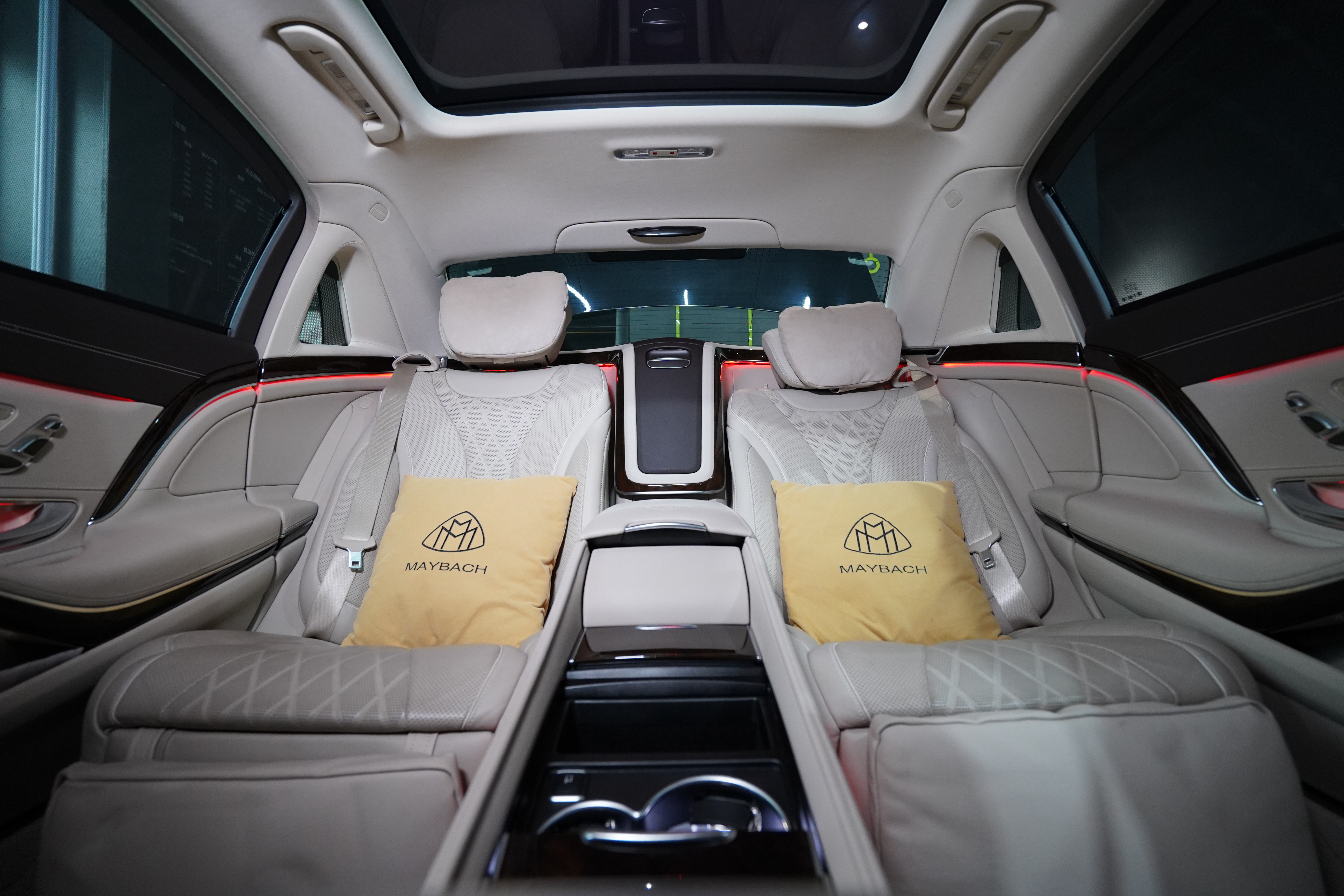 来感受一下梅赛德斯奔驰柏林之声,梅赛德斯eqs柏林之声