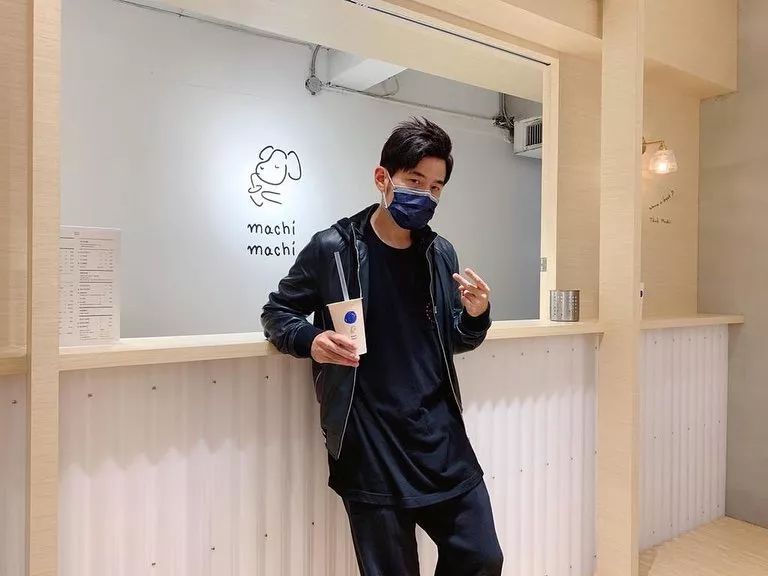 周杰伦奶茶店排队多少人,周杰伦的奶茶排队费