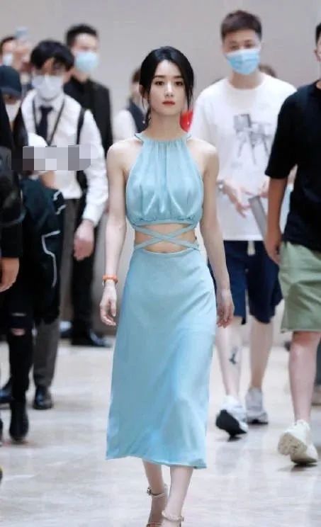 赵丽颖“半裸照”刷屏:以貌取人,其实很公平