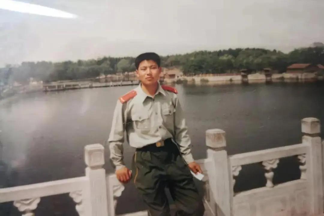 八一特辑|从“橄榄绿”到“法袍黑”的华丽转变