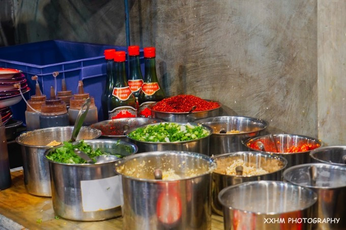 成都本地人去的最好吃的美食,中国姑娘吃成都美食