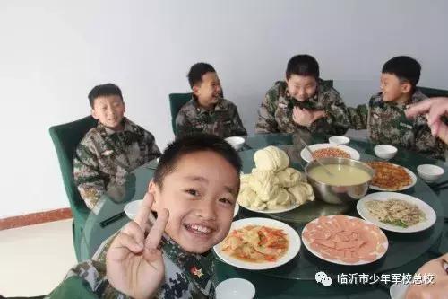 少儿军事夏令营暑假班,军事夏令营助力孩子们实现蜕变