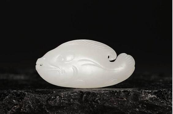 摸玉石觉得粘,摸和田玉有指纹