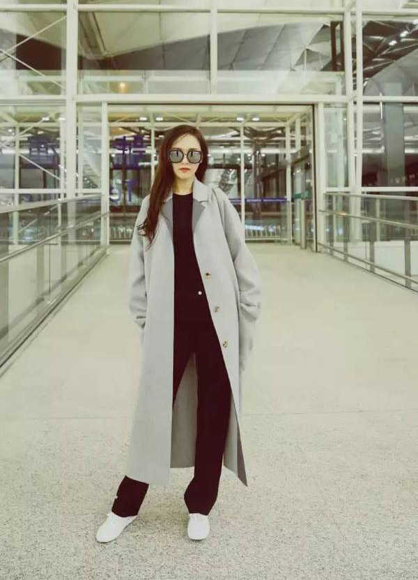 这条围巾5元英语,这条围巾的价格有点高英文怎么说