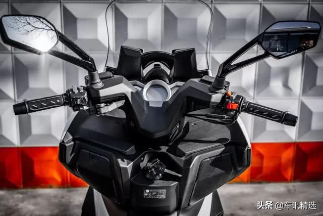 趴不动重机,换一台踏板如何?能压弯的XcitingS400,颜值还很高