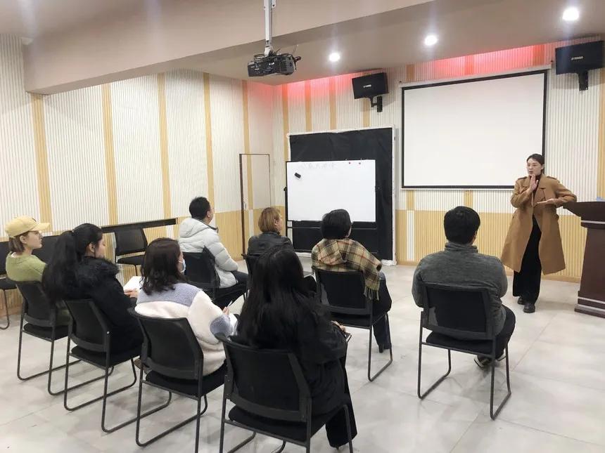 【各馆动态】铁岭市群众艺术馆“公益大讲堂”（十一）——《语言基本训练—声母训练》