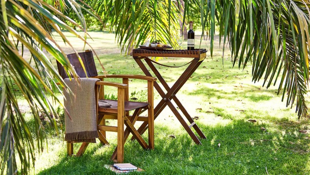 世间稀有的白色长颈鹿母子，在非洲被残忍猎杀，发现时只剩骨骼